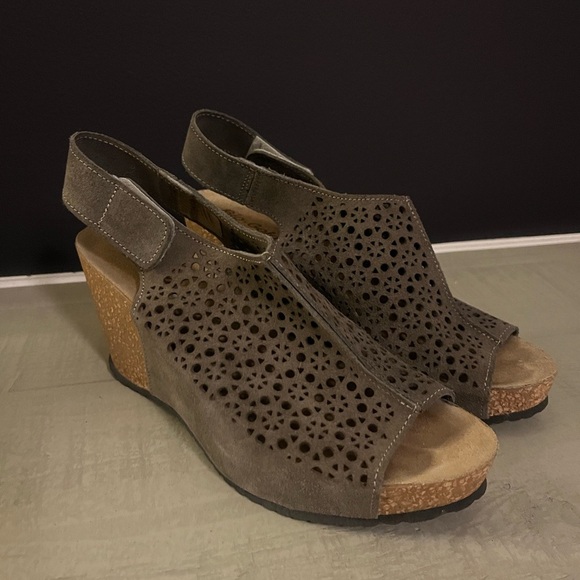Comfy grey suede wedges - Picture 1 of 4